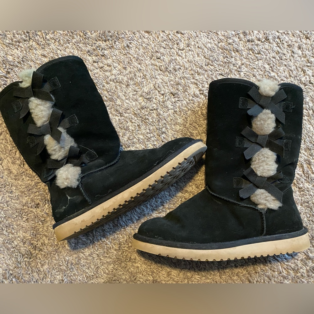 Black and Tan Koolaburra by Ugg boots